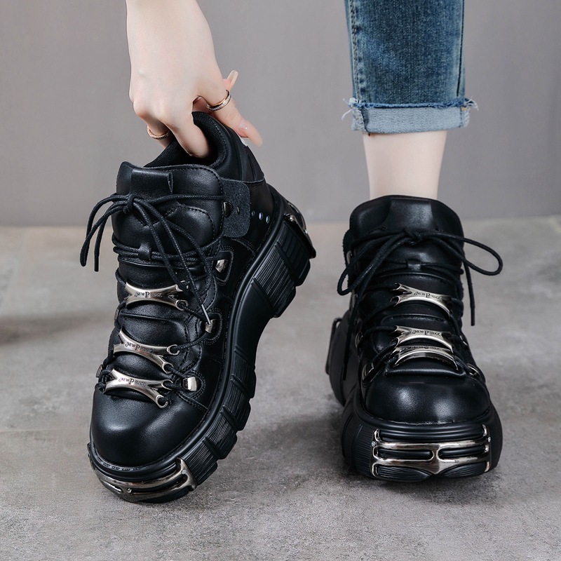エッジーなファッションの必需品！ ヘビーメタル厚底ハイトップ - Women Shoes Must Have のレビューと価格