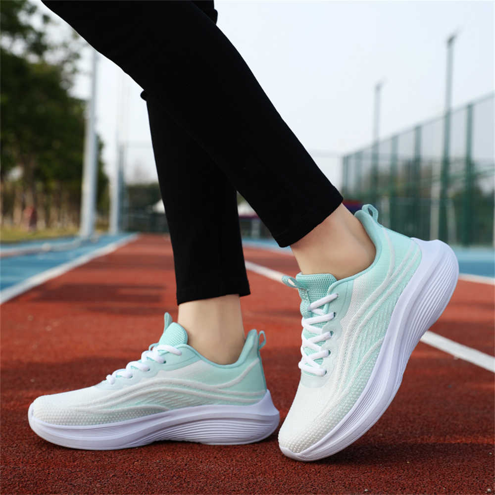 Plateforme 特大サイズの女性用シューズ スニーカー - Women Shoes Tennis のレビューと価格