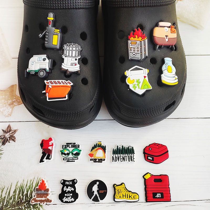 アウトドアハイキングや旅行用の靴のチャーム、クロックスのアク - Croc Style Clog のレビューと価格